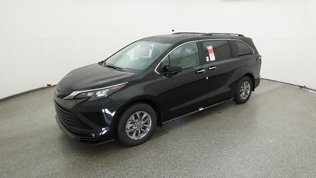 2026 Toyota Sienna XLE's photo
