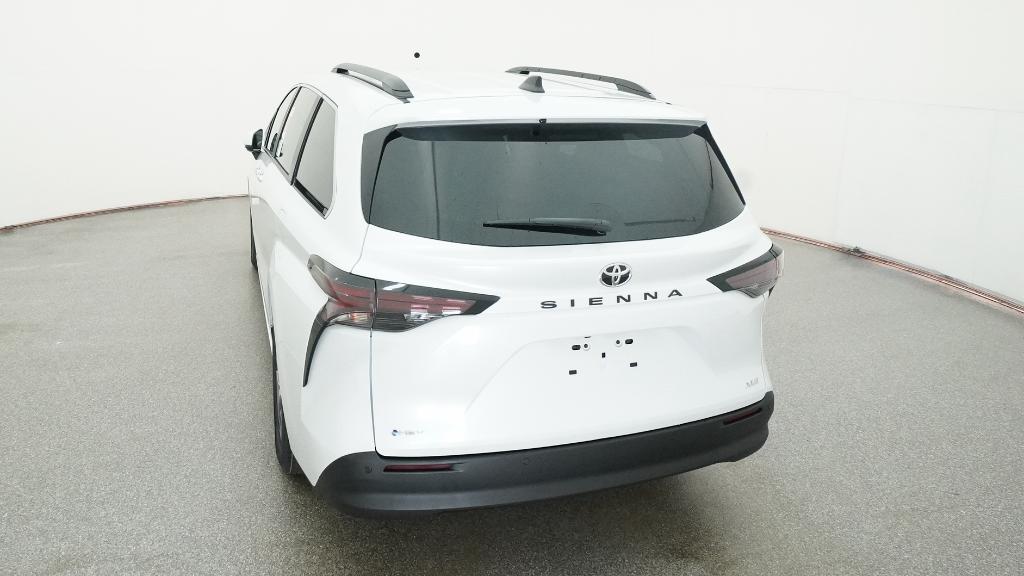 2026 Toyota Sienna XLE photo 3