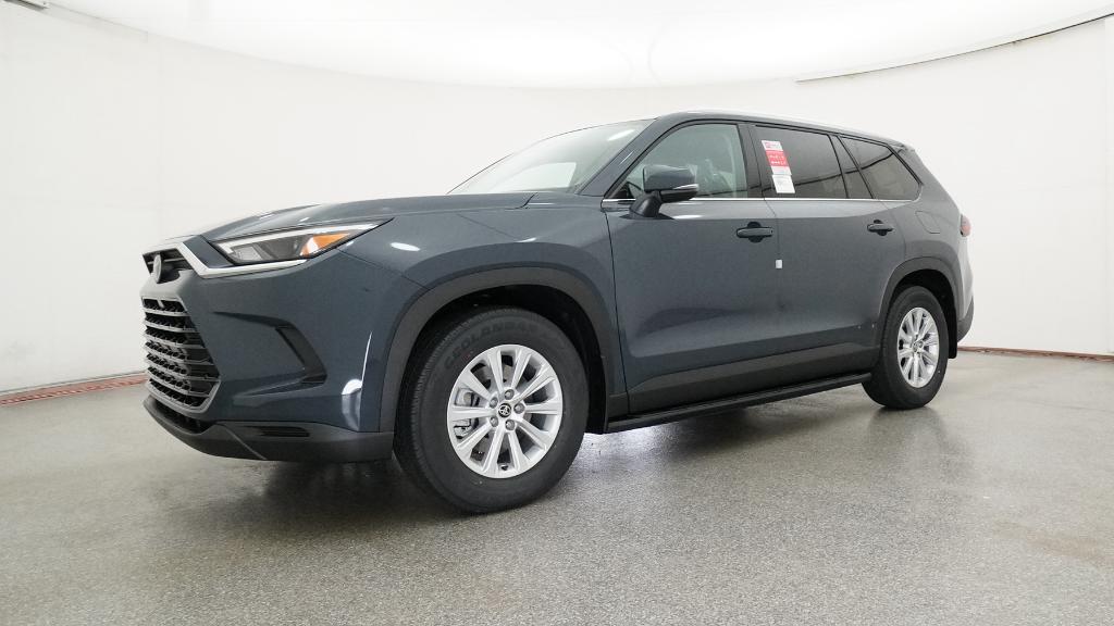 2026 Toyota Highlander XLE Hybrid photo 2