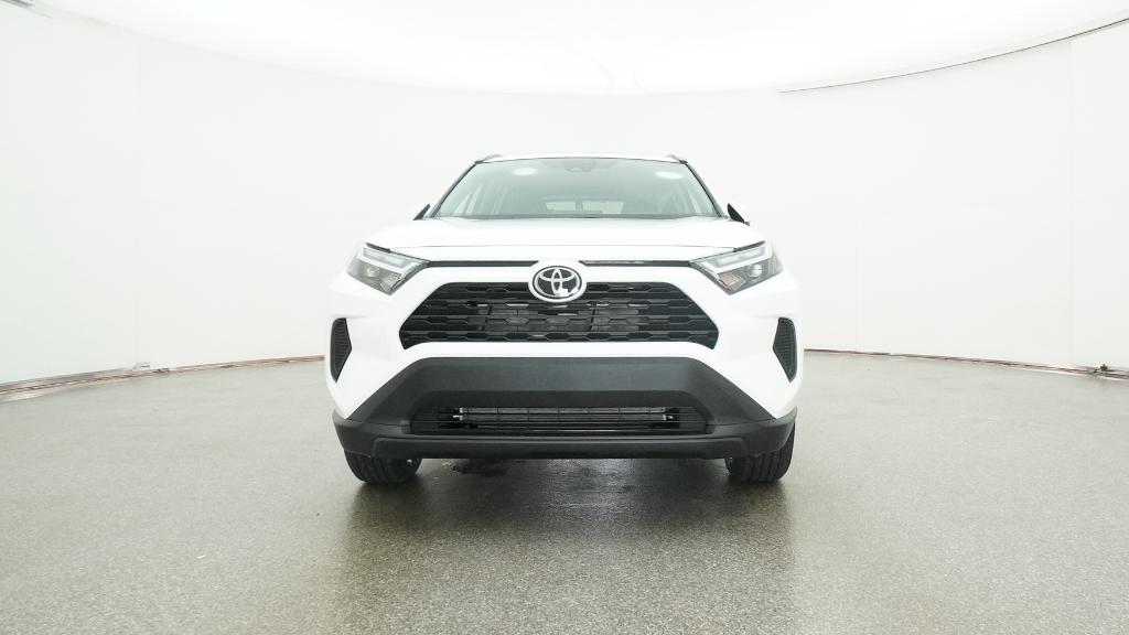 2025 Toyota RAV4 XLE photo 3