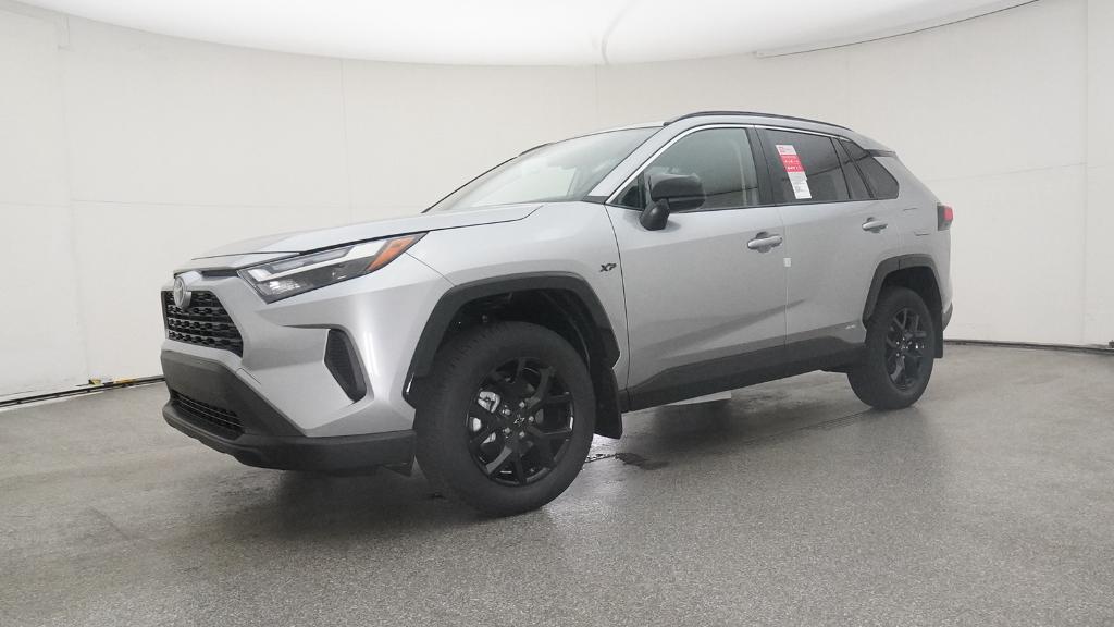 2025 Toyota RAV4 Hybrid LE photo 3