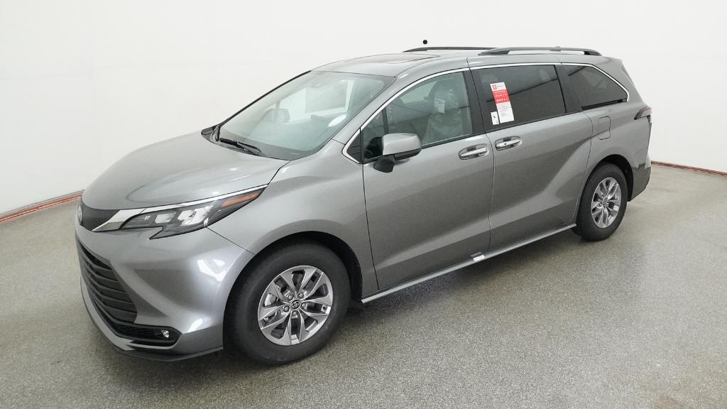 2026 Toyota Sienna XLE 8-Passenger Hybrid FWD's photo