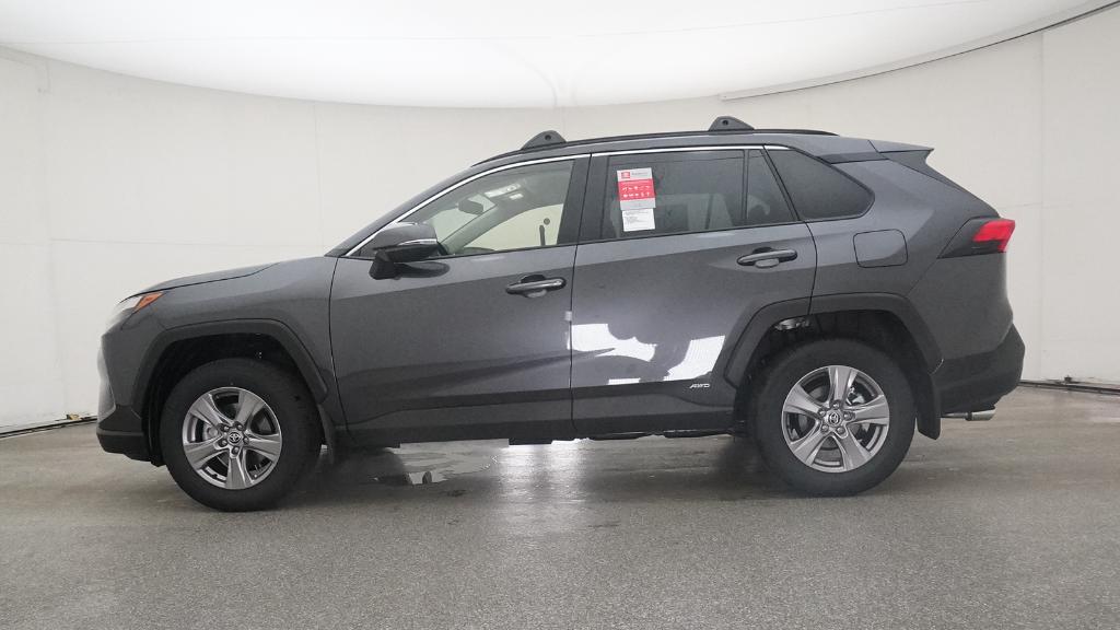 2025 Toyota RAV4 Hybrid XLE photo 3