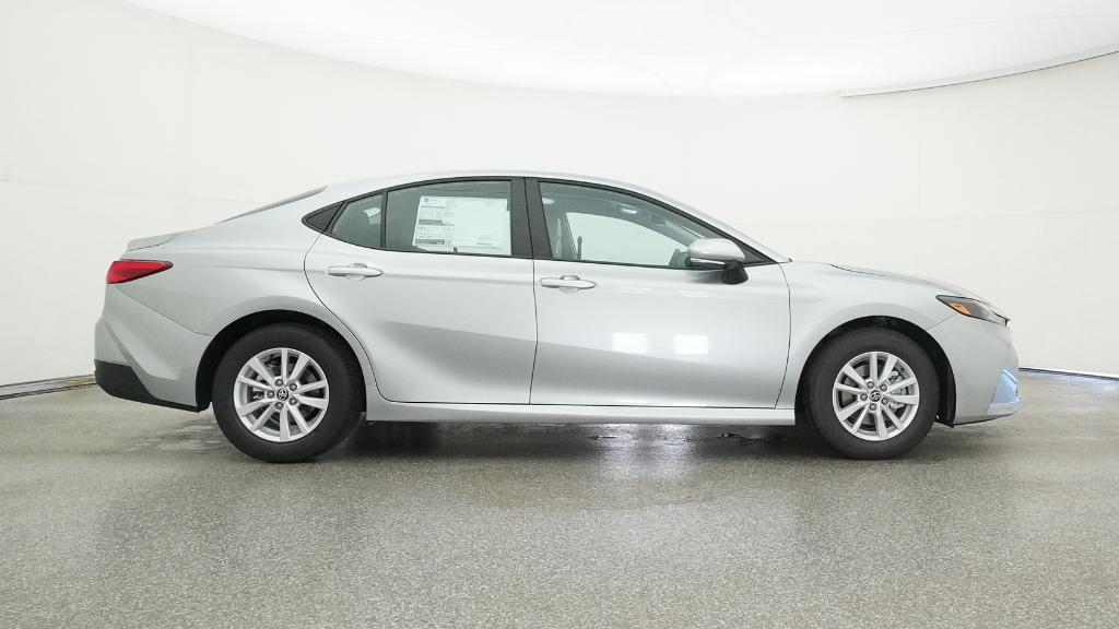 2026 Toyota Camry LE photo 2