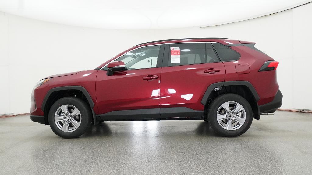 2025 Toyota RAV4 XLE photo 4