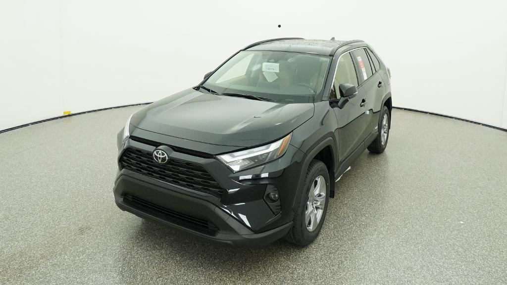 2025 Toyota RAV4 Hybrid XLE photo 3