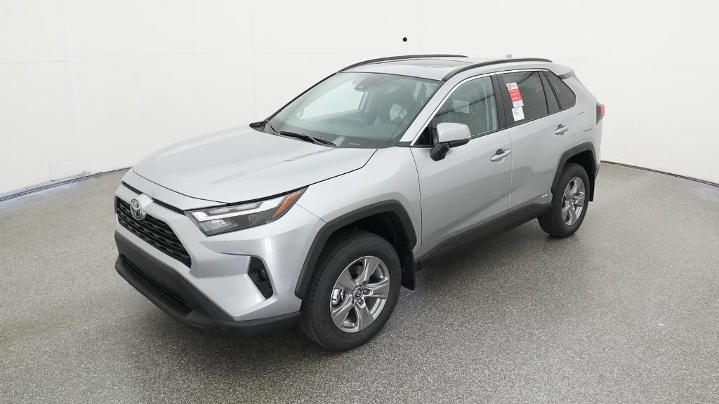 2025 Toyota RAV4 XLE's photo