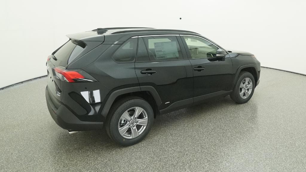 2025 Toyota RAV4 Hybrid XLE photo 3