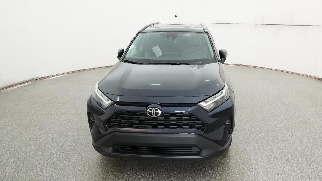 2025 Toyota RAV4 XLE photo 3