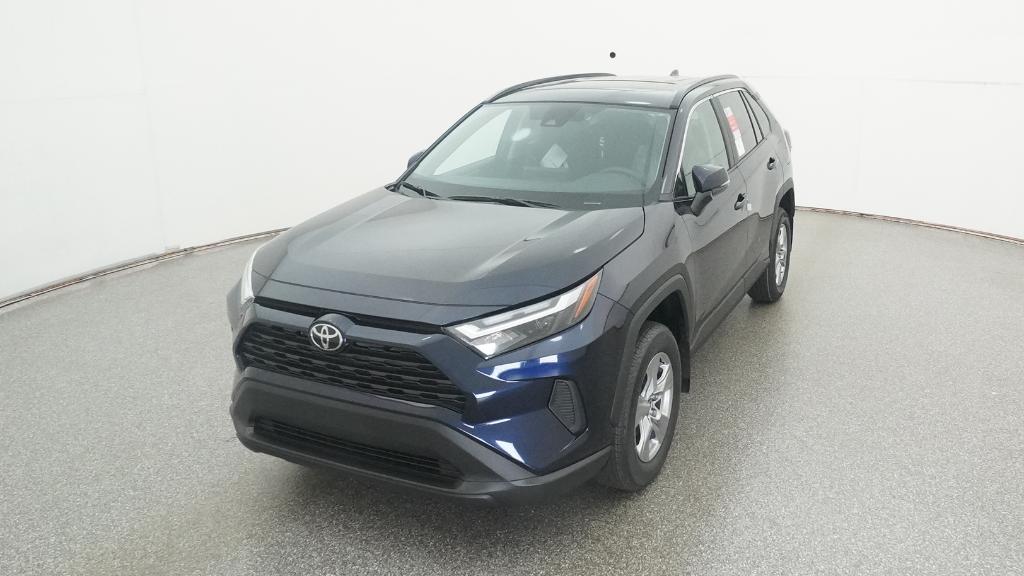 2025 Toyota RAV4 XLE photo 4