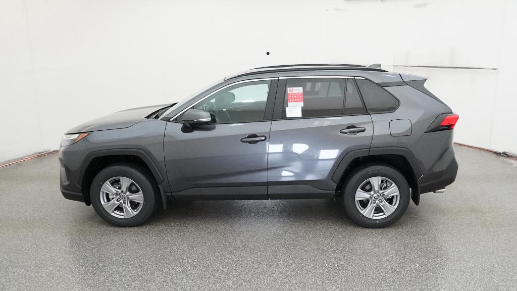 2025 Toyota RAV4 XLE photo 3