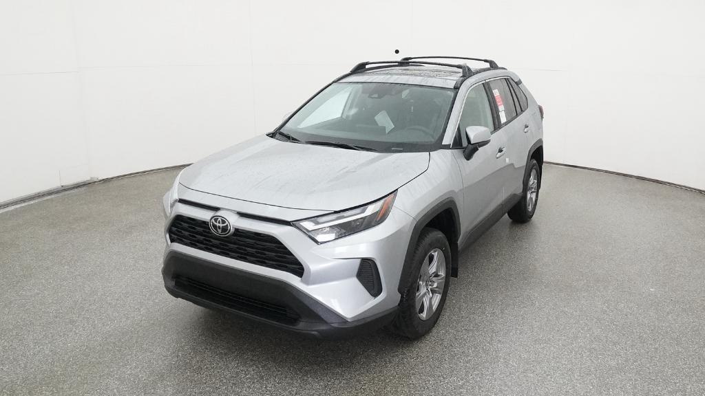 2025 Toyota RAV4 XLE photo 3