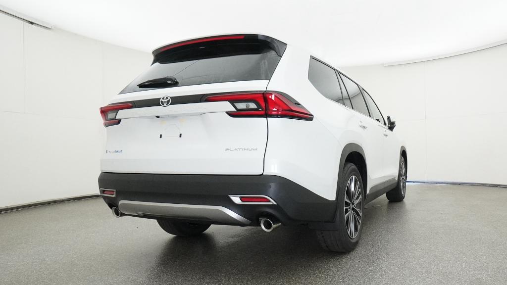 2026 Toyota Highlander Platinum Hybrid photo 2