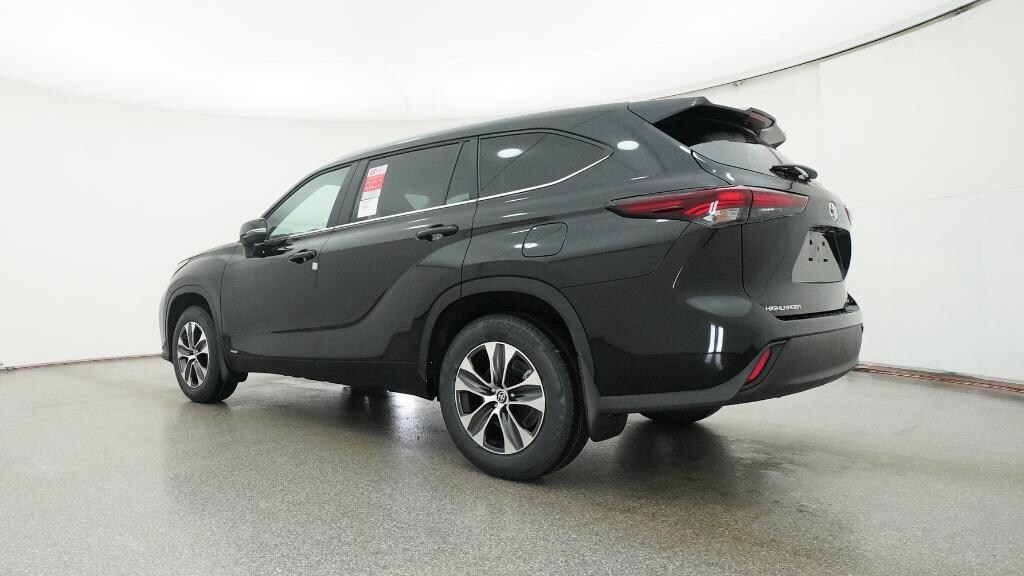 New 2026 Toyota Highlander Hybrid XLE SUV