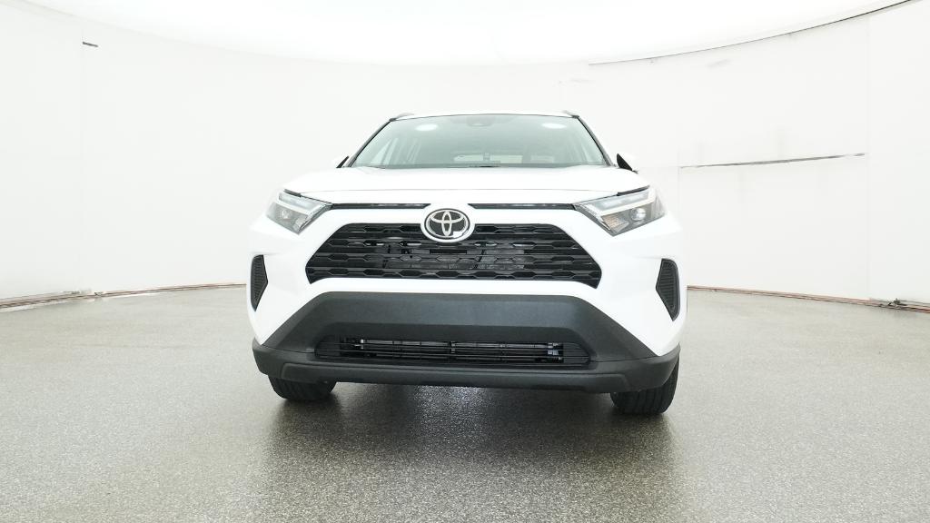 2025 Toyota RAV4 Hybrid XLE photo 3