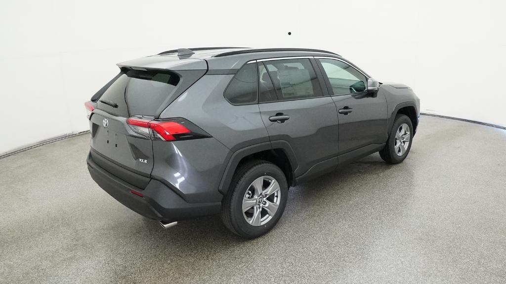 2025 Toyota RAV4 XLE photo 4