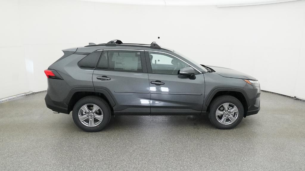 2025 Toyota RAV4 XLE photo 3