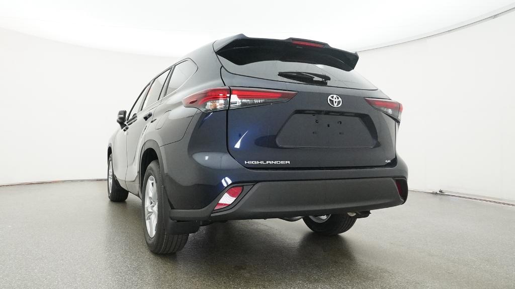 2025 Toyota Highlander LE photo 4