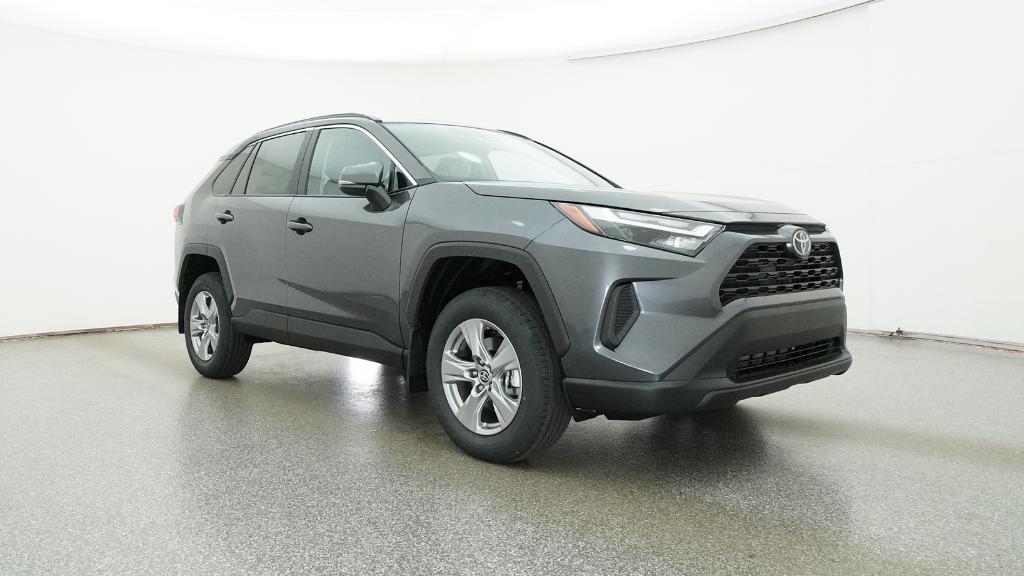 2025 Toyota RAV4 XLE photo 4