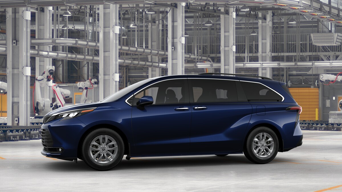 2025 Toyota Sienna XLE photo 2