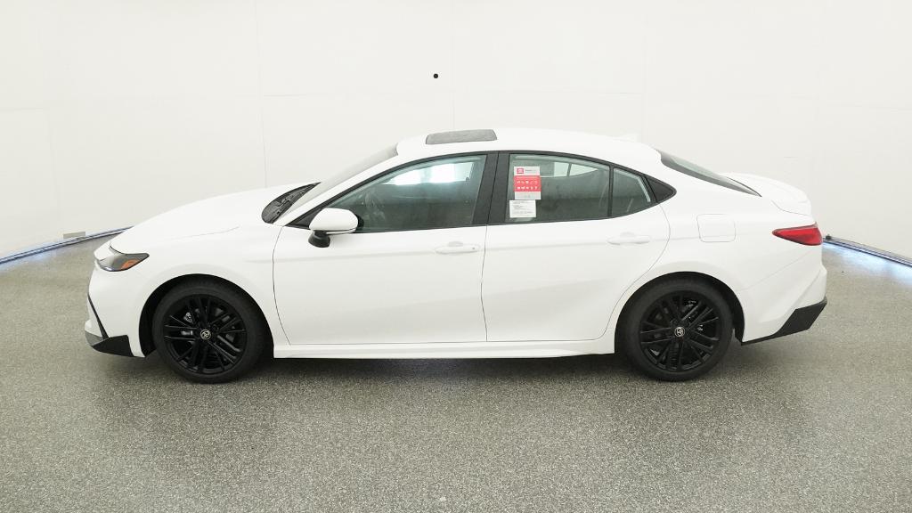 2026 Toyota Camry SE photo 8