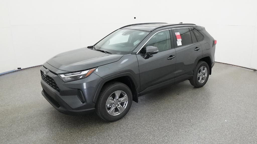2025 Toyota RAV4 XLE's photo