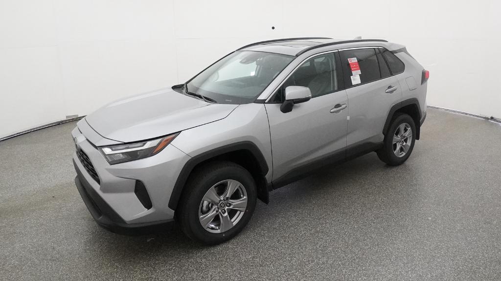 2025 Toyota RAV4 XLE's photo