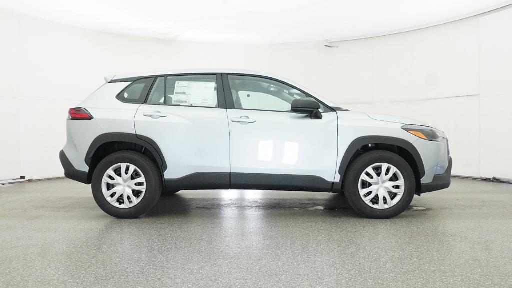 2026 Toyota Corolla Cross L photo 3