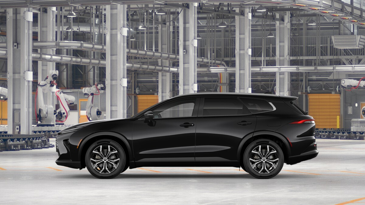 2026 Toyota Crown Signia XLE photo 3