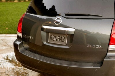 Nissan Quest 3.5 SL with power lift gate
