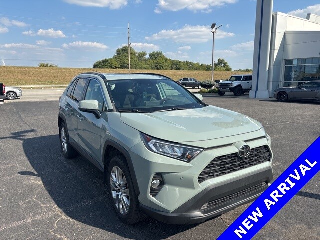 2019 Toyota RAV4 XLE Premium photo 2
