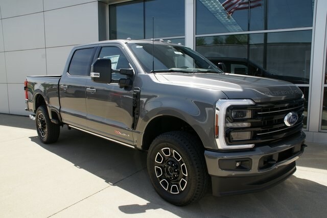 2025 Ford F-350 Platinum photo 2