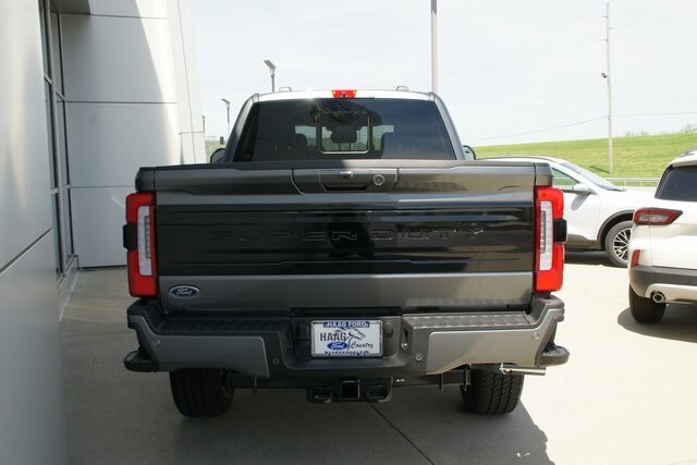 2025 Ford F-350 Platinum photo 4
