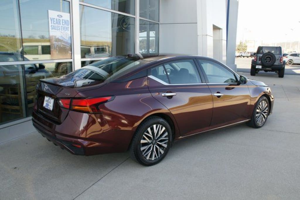 Used 2024 Nissan Altima 2.5 SV Sedan