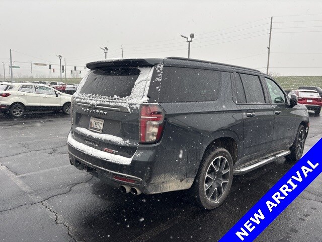 2022 Chevrolet Suburban RST photo 2