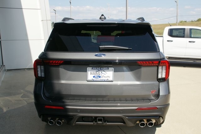 2025 Ford Explorer ST photo 2