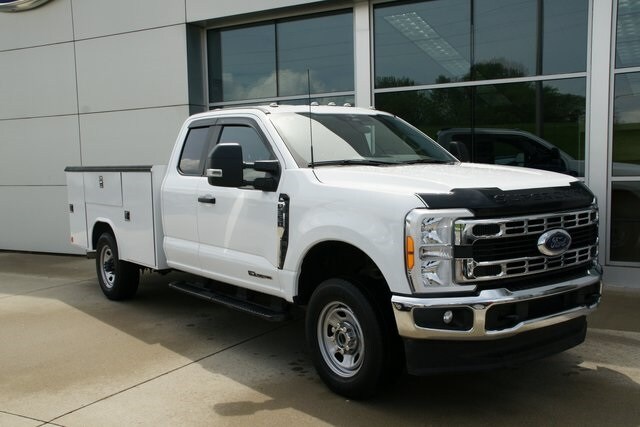 2023 Ford F-350 photo 2