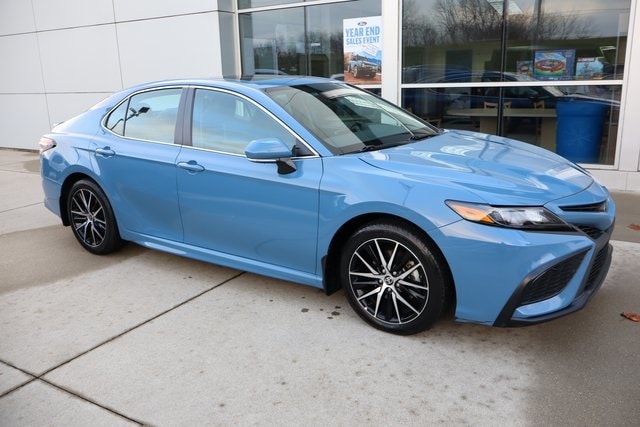 2024 Toyota Camry SE's photo