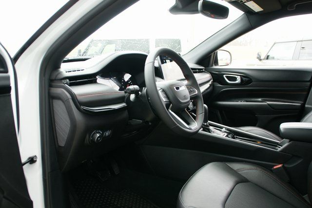 2025 Jeep Compass Trailhawk - Photo 13