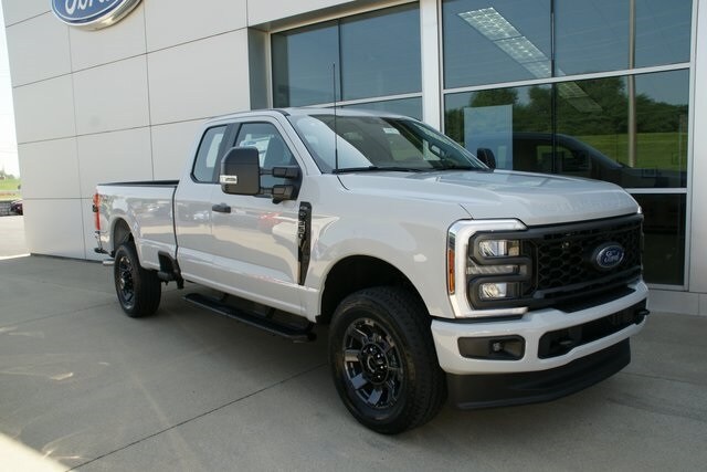 2025 Ford F-350 photo 2
