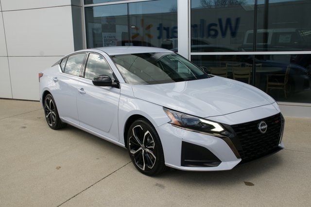 Used 2023 Nissan Altima SR with VIN 1N4BL4CV5PN317824 for sale in Greendale, IN