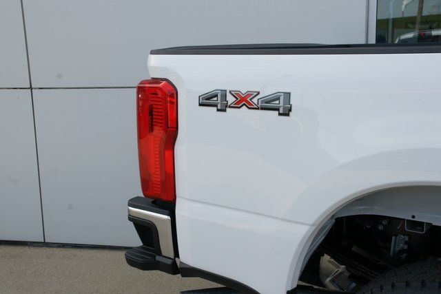 2026 Ford F-350 Super Duty XLT - Photo 12