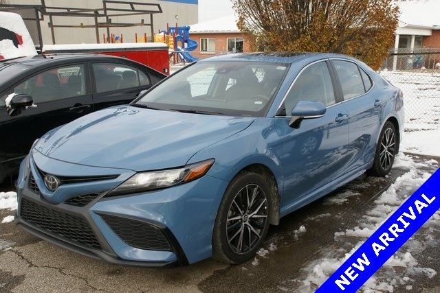 2024 Toyota Camry SE's photo