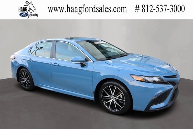 2024 Toyota Camry SE's photo