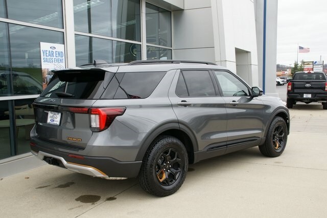 2026 Ford Explorer photo 3