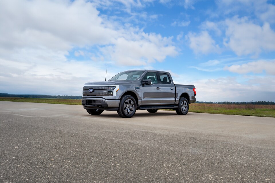 2025-Ford-F150Lightning-Flash-SuperCrew-Truck-L01%20(1).jpeg