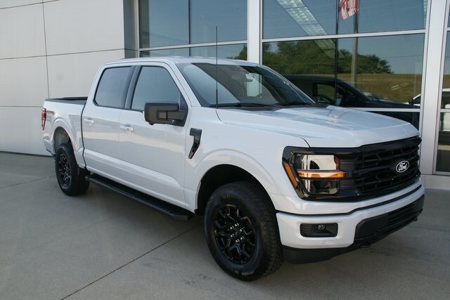 2025 Ford F-150 XLT photo 2