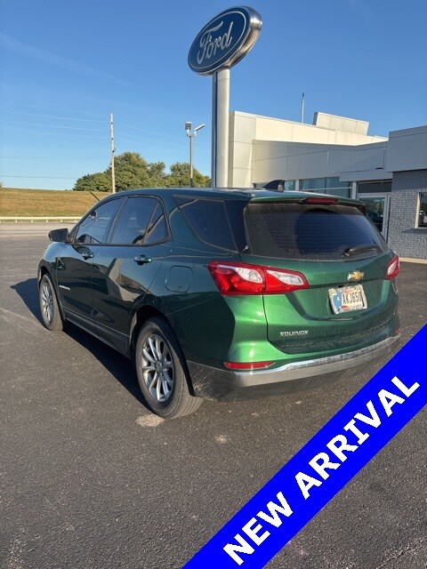 2018 Chevrolet Equinox LS photo 2