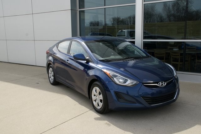 Used 2016 Hyundai Elantra SE with VIN 5NPDH4AE8GH720896 for sale in Greendale, IN
