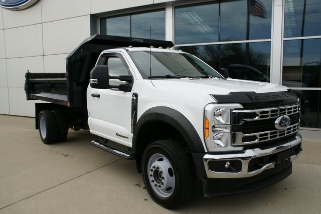 2023 Ford F-450 photo 2